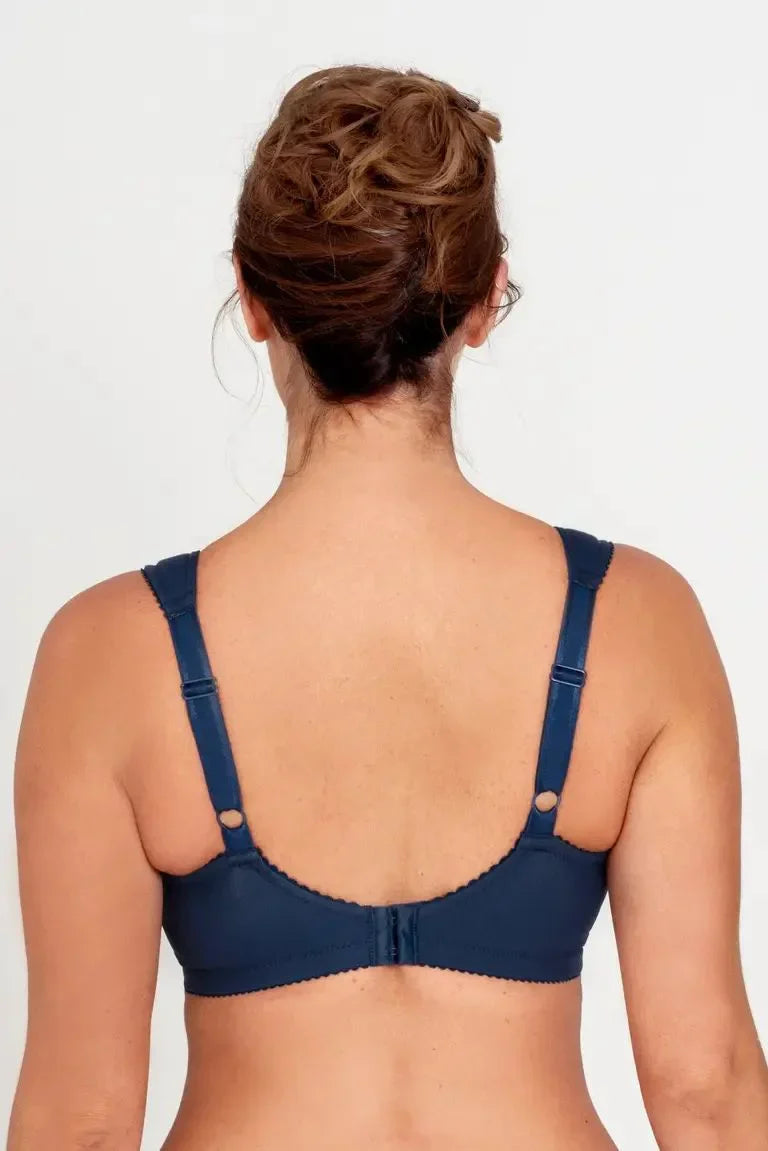 Triumph – 4 db (75A-110F) 💝 Csipkés melltartó tartást adva