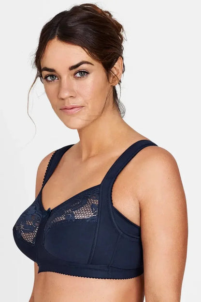 Triumph – 4 db (75A-110F) 💝 Csipkés melltartó tartást adva