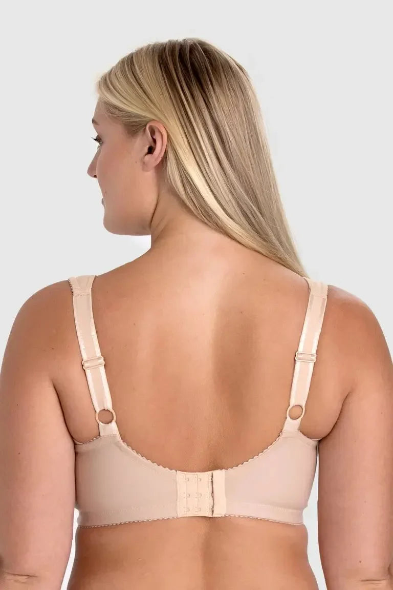 Triumph – 4 db (75A-110F) 💝 Csipkés melltartó tartást adva